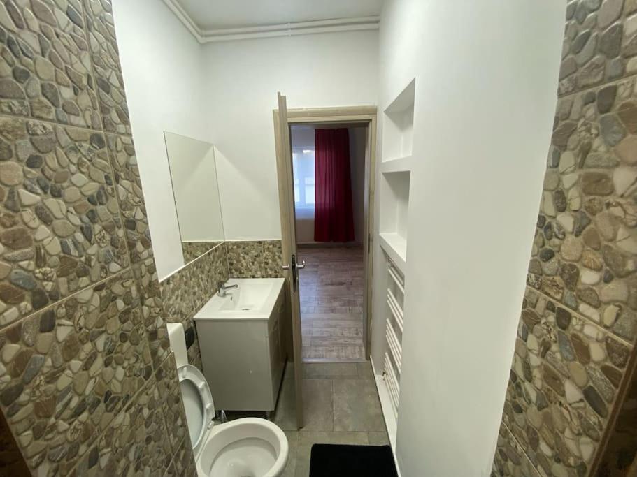 Apartment Cozy Studio 10 Min Away From Th Center Of The *